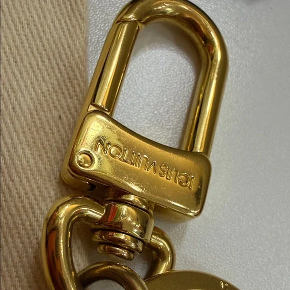 🎀Louis Vuitton Gold and Pink Key Holder/bag charm - Picture 8 of 12